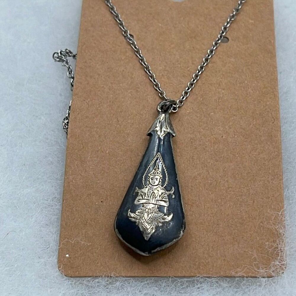Vintage Thailand Siam teardrop sterling silver Black Niello pendant necklace.